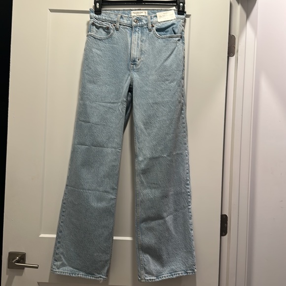 A&F the 90s high rise relaxed jean , size 27 (size 4 regular). NOT NWT - Picture 10 of 15